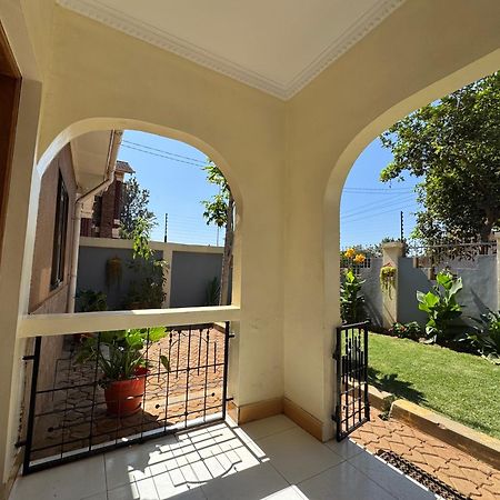 Apartamento Town Retreat Moshi Exterior foto