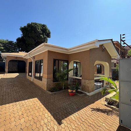 Apartamento Town Retreat Moshi Exterior foto